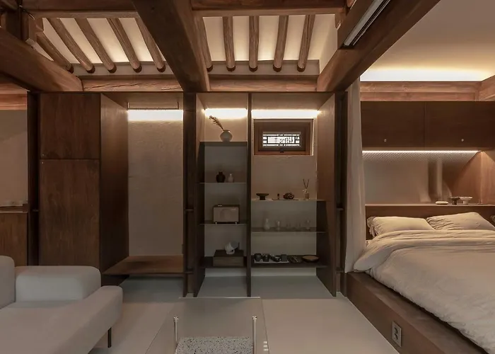 Luxury Hanok Ha Nok-un Villa *