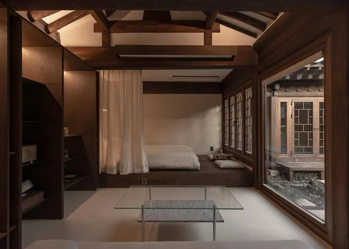 Luxury Hanok Ha Nok-un Villa *